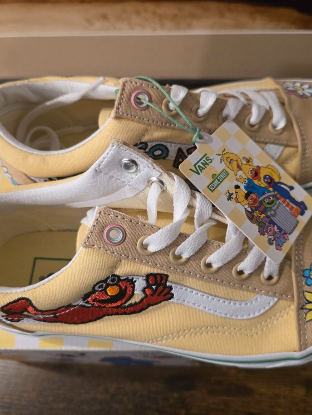 VANS x Sesame Street Elmo Old Skool Sneakers Shoes Women's Sz 7.5 US NEW RARE - Picture 2 of 16